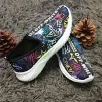 حدودی ۱۳ جفت کفش راحتی زنانه تزریق