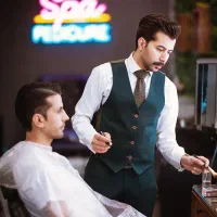 استخدام آرایشگر ماهر آقا