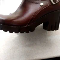 تعدای کفش نو|کیف، کفش، کمربند|قرچک, پویینک|دیوار