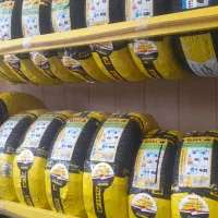 لاستیک دولتی نیسان جی تی کویر بارز پاترول مزدا|قطعات یدکی و لوازم جانبی|شیراز, سینما سعدی|دیوار