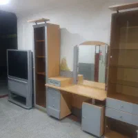 ویترین و میز و تلویزیون