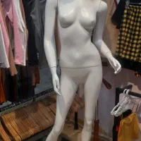 مانکن و رگال لباس زنانه رئالیستی