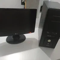 کیس کامپیوتر به همراه مانیتور