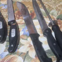 تعدادی چاقو خارجی و مصقل خارجی