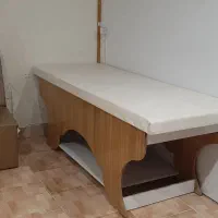 تخت ماساژ و ۴ تخت با روکش عالی و بدنه چوبی