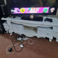 میز تلوزیون در حد نوع تر تمیز بدون خطو خش