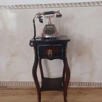 میز و تلفن سلطنتی