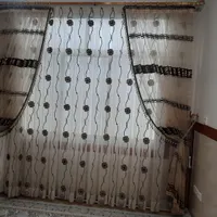 پرده  پزیرای و راهپله زیر پرده کنار پرده