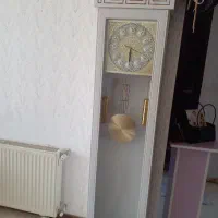 ساعت و آینه قدی