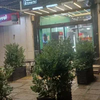 کارگر آقا کار در فست فود