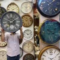 ساعت دیواری دوموتورفعال طوسی آرامگردوبیصدا باضمانت