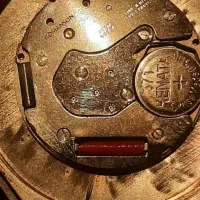 یه ساعت نیناریچی کوارتز سویسی اصل