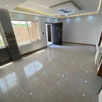سوئیت ۶۱ متری تمیز /دوخواب پارکینگ + حیاط خلوت