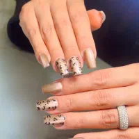 استخدام دستیار ناخن و مژه کار