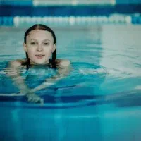 آموزش شنا بانوان کودکان