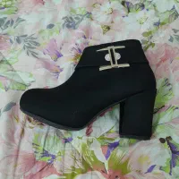 کفش نیم بوت در حد نو|کیف، کفش، کمربند|مشهد, مقدم|دیوار