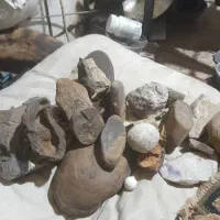 سلام تعدادی سنگ قیمتی وباارزش واسه فروش دارم