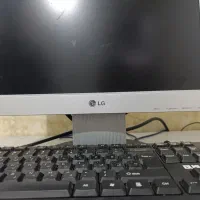 کیس و مانیتور با تمامی وسایل