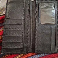 کیف پول بسیار تمیز و شیک در حد نو با نشان فروهر