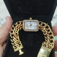 یه ساعت مارک chanel