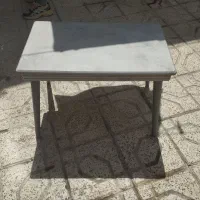 جلو مبلی ومیزعسلی و مقداری استکان و قندون