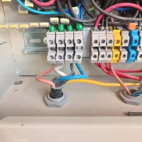 شاگرد جهت برق کاری