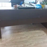 میز مدیریت سالم و تمیز 2دریک و میز کناری سه کشو