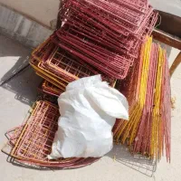 تعدادی قفسه توری. مغازه