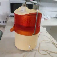 آب میوه گیر.با آسیاب کن