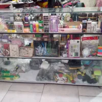 ویترین مغازه و ارایشگاه