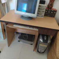 میز تحریر و تلفن