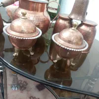 دو عدد قندان سه عدد لیوان  پارچ و  قهوه ساز مسی
