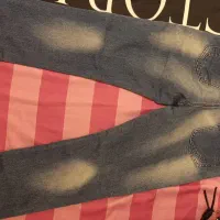 تعدادی شلوار پارچه ای و جین