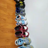 تعدادی کفش پسرانه در حد نو