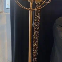 اباژور کنار سالنی و ایینه اتاق خواب