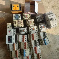 تعدادی فیوز و کنداکتور فیوز حرارتی|ابزارآلات|صومعهسرا, |دیوار