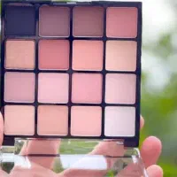 سرمایه گزار جهت راه اندازی گالری آرایشی بهداشتی