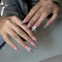 کاشت ناخن + طراحی