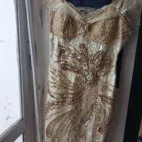 لباس پر کار نگین