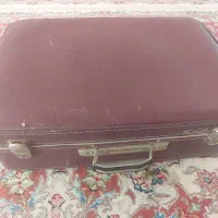 چمدان قدیمی و کف تخت خواب نو نو|کلکسیون اشیاء عتیقه|تبریز, |دیوار