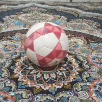 توپ فوتبال چمن