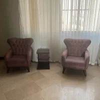 دوعدد مبل ومیز