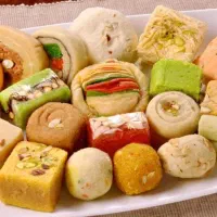 توزیع و‌پخش انواع شیرینی های خانگی