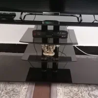 میز تلویزیون شیشهای