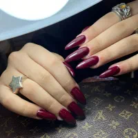 مدل برای کاشت ناخن