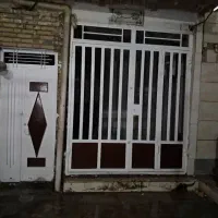 سلام یک مغازه ۱۸ متر اب و برق دارد رهن داده میشود