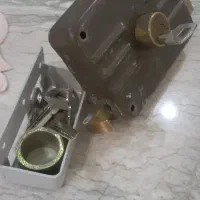 قفل در حیاط