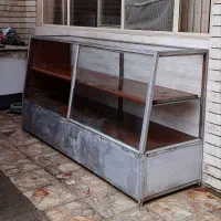 ویترین فلزی، قفسه فلزی