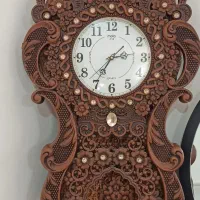 ساعت زیبا طرح چوب