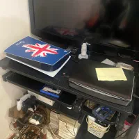 میز کامپیوتر سالم بدون خط و خش